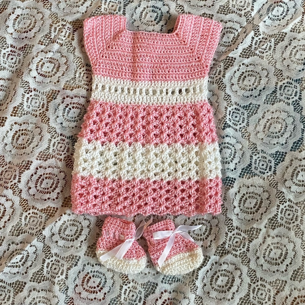 Crochet baby dress with matching booties